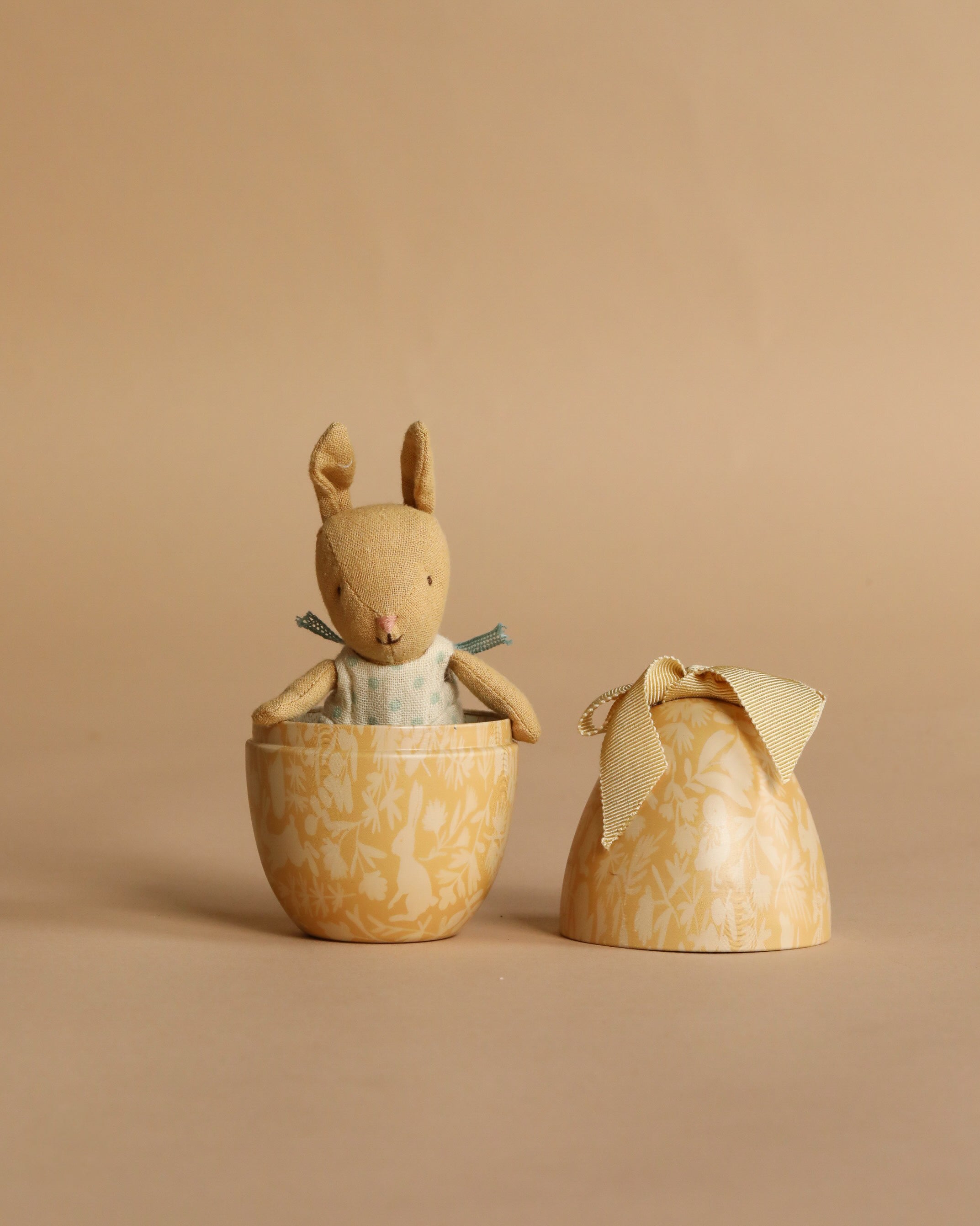 Maileg Easter Egg with Micro Rabbit, Small - Cream Yellow (With Magnetic Hands)
