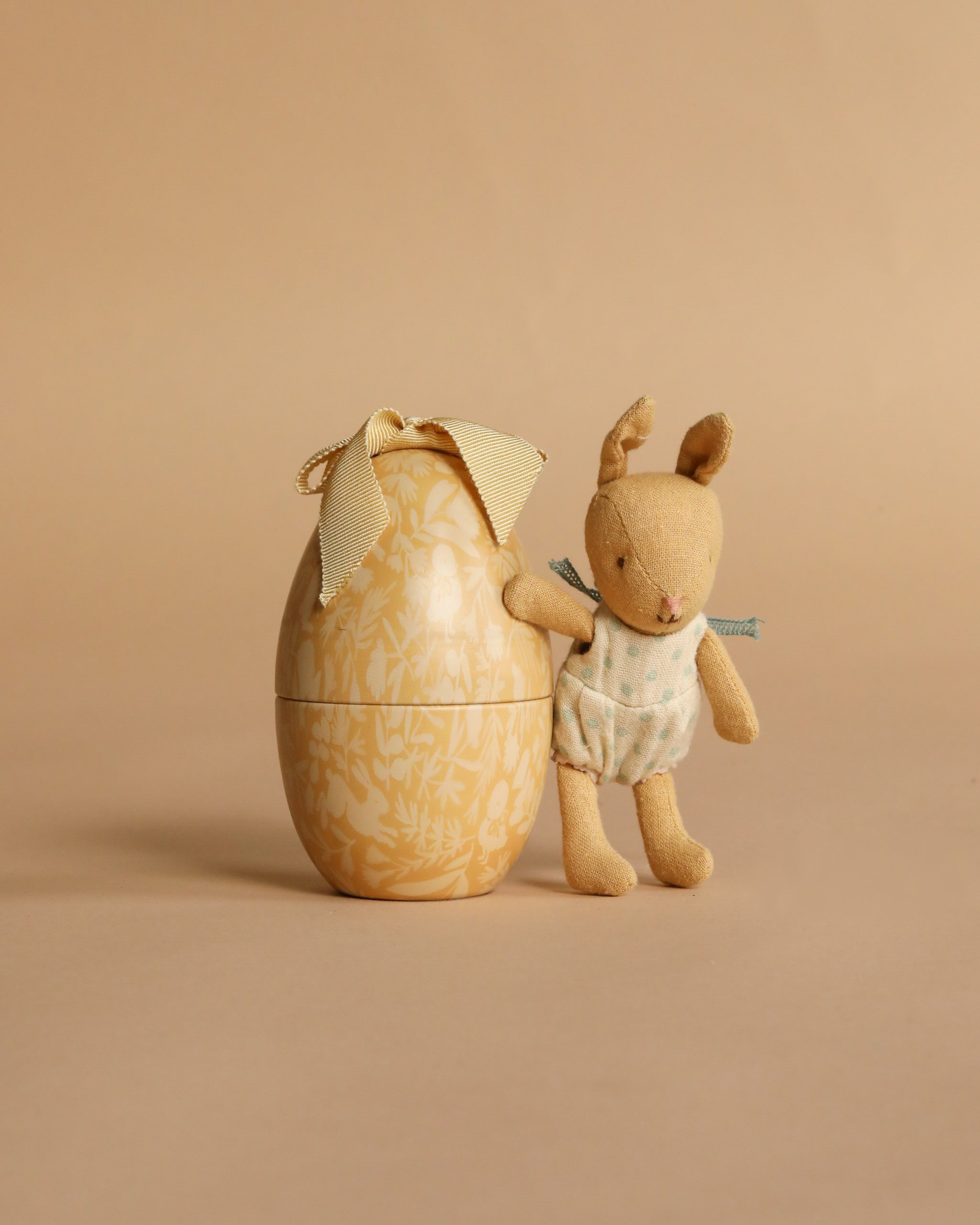 Maileg Easter Egg with Micro Rabbit, Small - Cream Yellow (With Magnetic Hands)