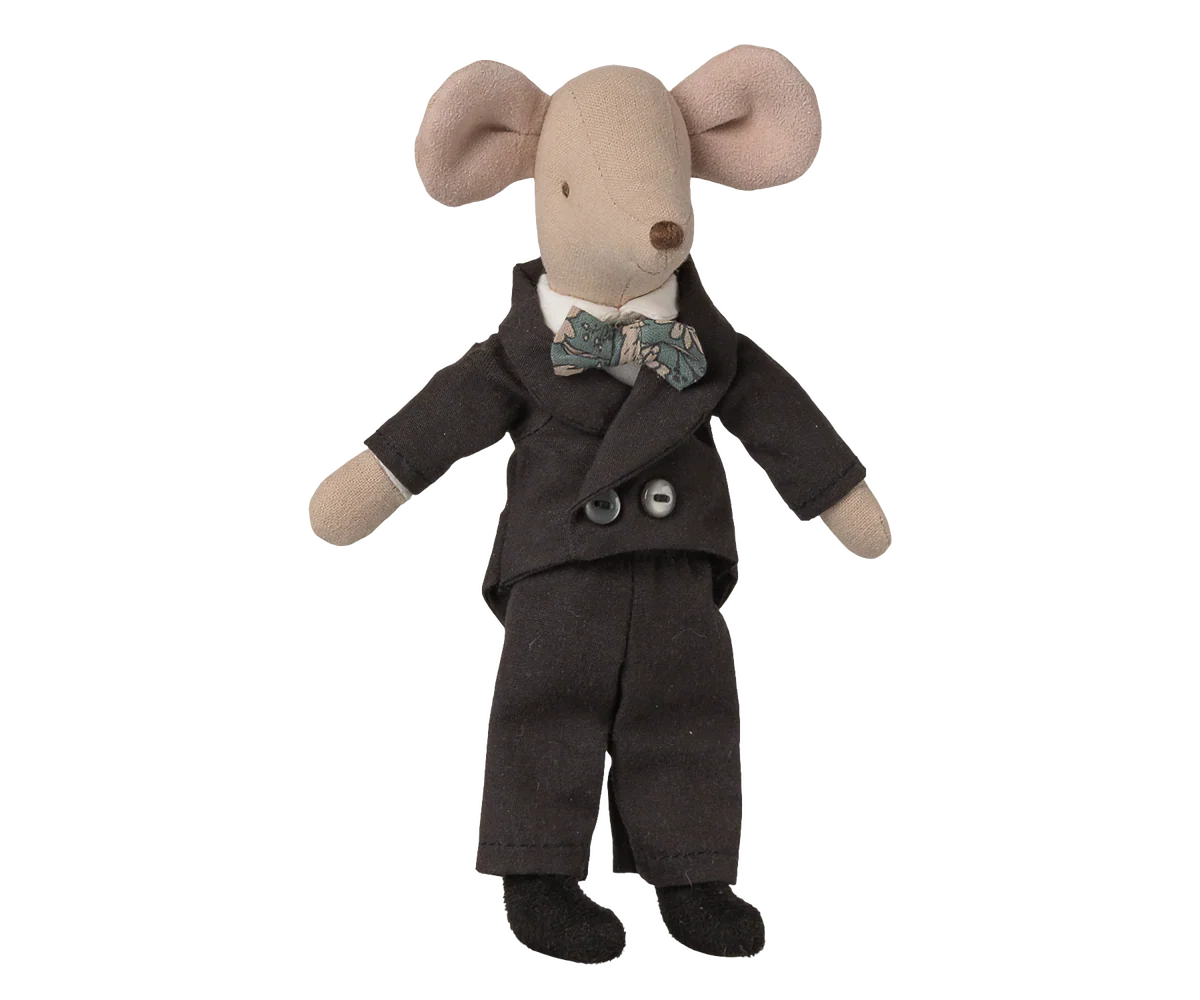 Pre-order: Maileg Wedding Suit, Dad Mouse (Expected arrival by: 06/15/26)